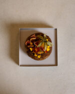 Carving cheese : Goat cheese ball